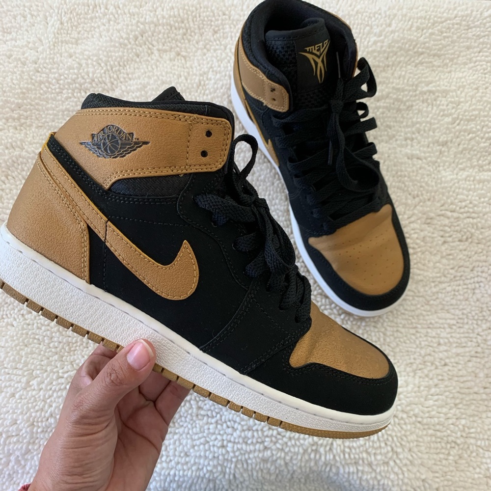 AIR JORDAN 1 RETRO HIGH “MELO”